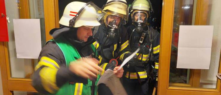 Demenzspezifische Übung in der Tagespflege „Haus mit Herz“ in Bad Buchau: Feuerwehr trainiert den Ernstfall